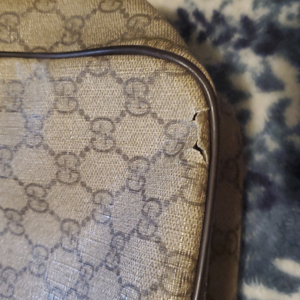 Authentic Large Gucci GG Supreme Crossbody Bag - Picture 13 of 16